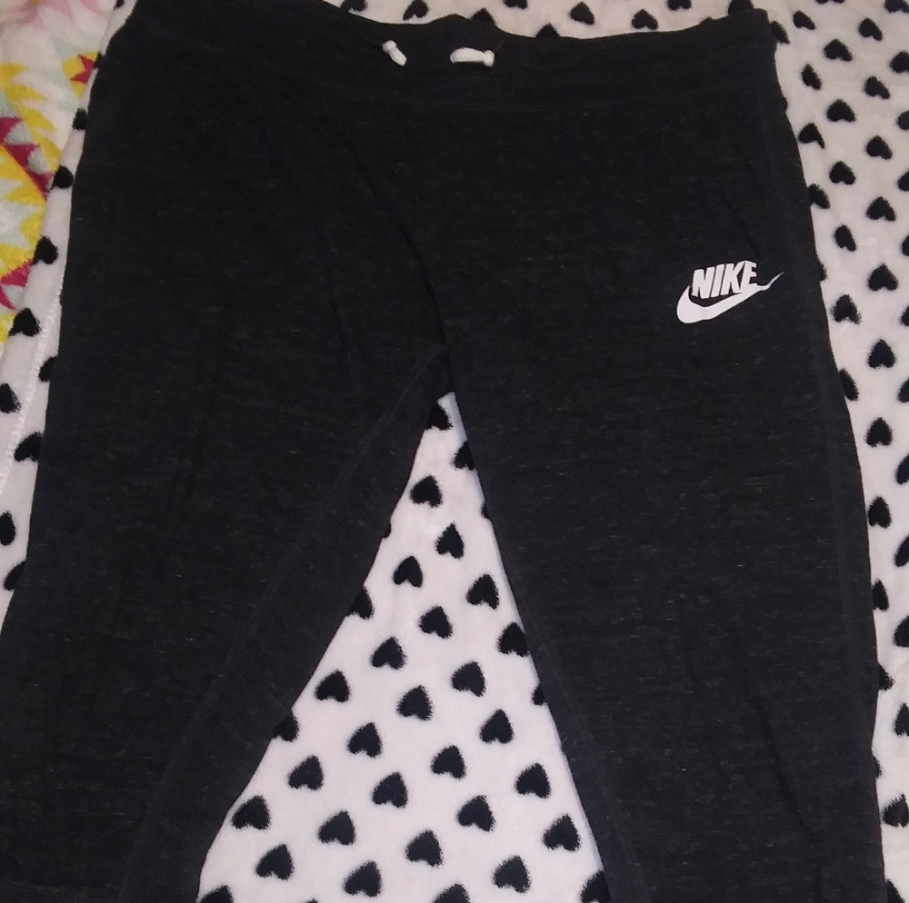 Dark grey nike jogging capris